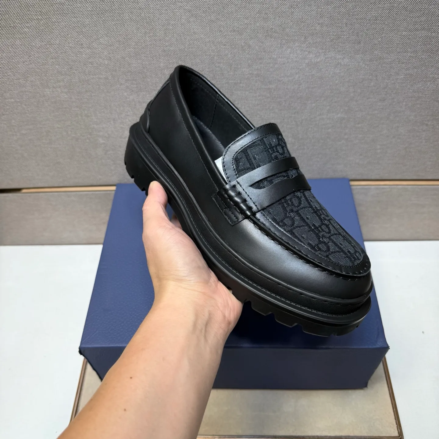 ⬛️Men's shoes 💰p442 [Dior~] Men's casual shoes 2025z cabinet sales simultaneously 🔶Size: 39-44 #️⃣ 🔷2 colors🔜The upper is made of multi-material splicing➕Genuine leather lining, comfortable and breathable, sole: original comfortable and wear-resistant outsole, ⚠️Real shot📱Photographed🎬The real thing is better📢📢📢